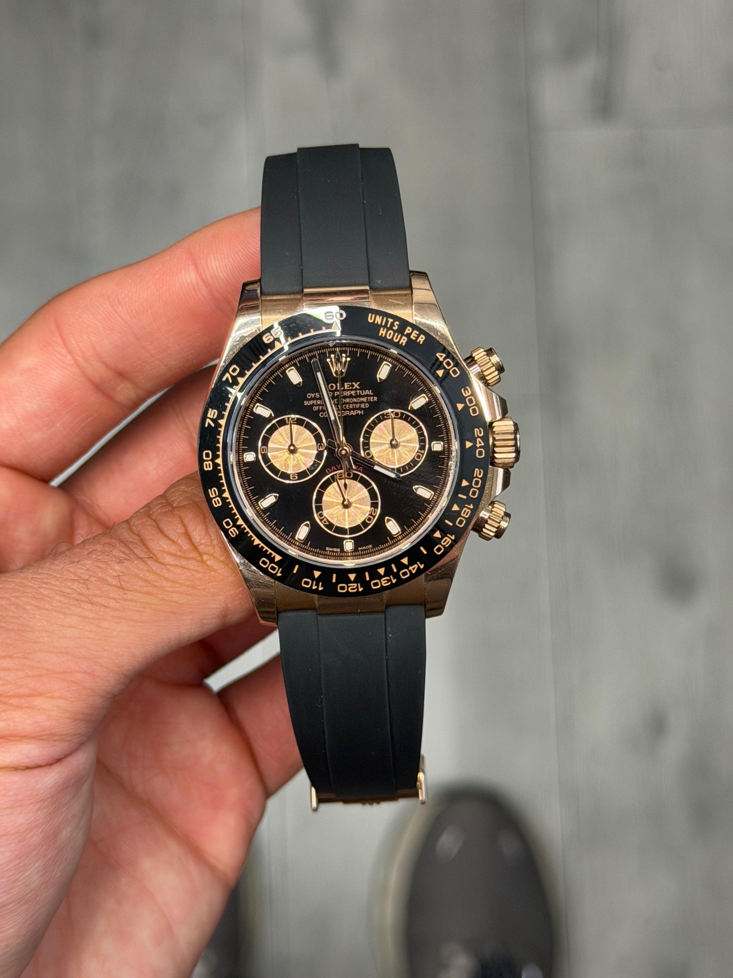 Rolex Daytona rose gold black dial rubber strap